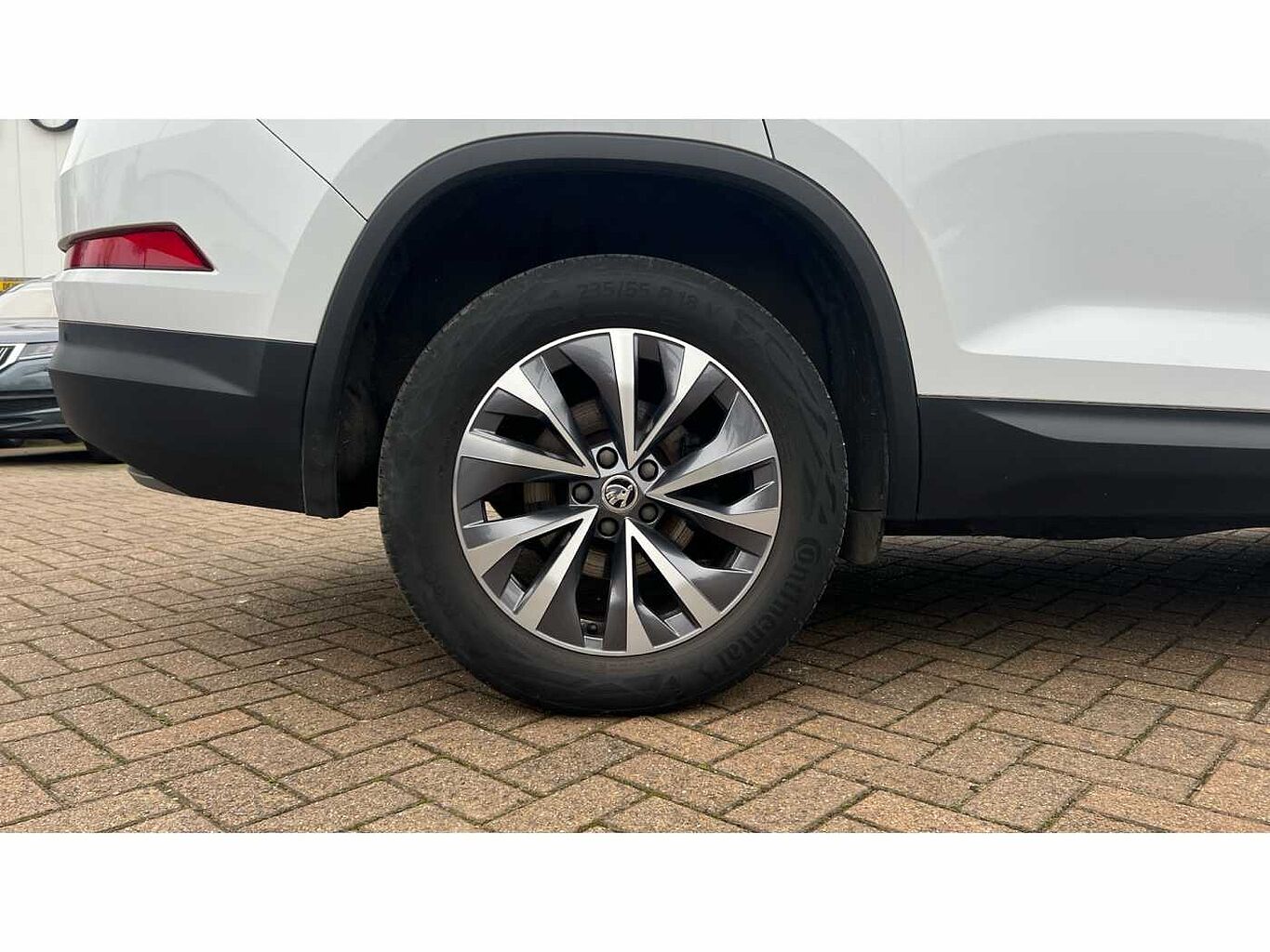 SKODA KODIAQ ŠKODA  Diesel Estate 2.0 TDI SE Drive 5dr DSG [7 Seat]