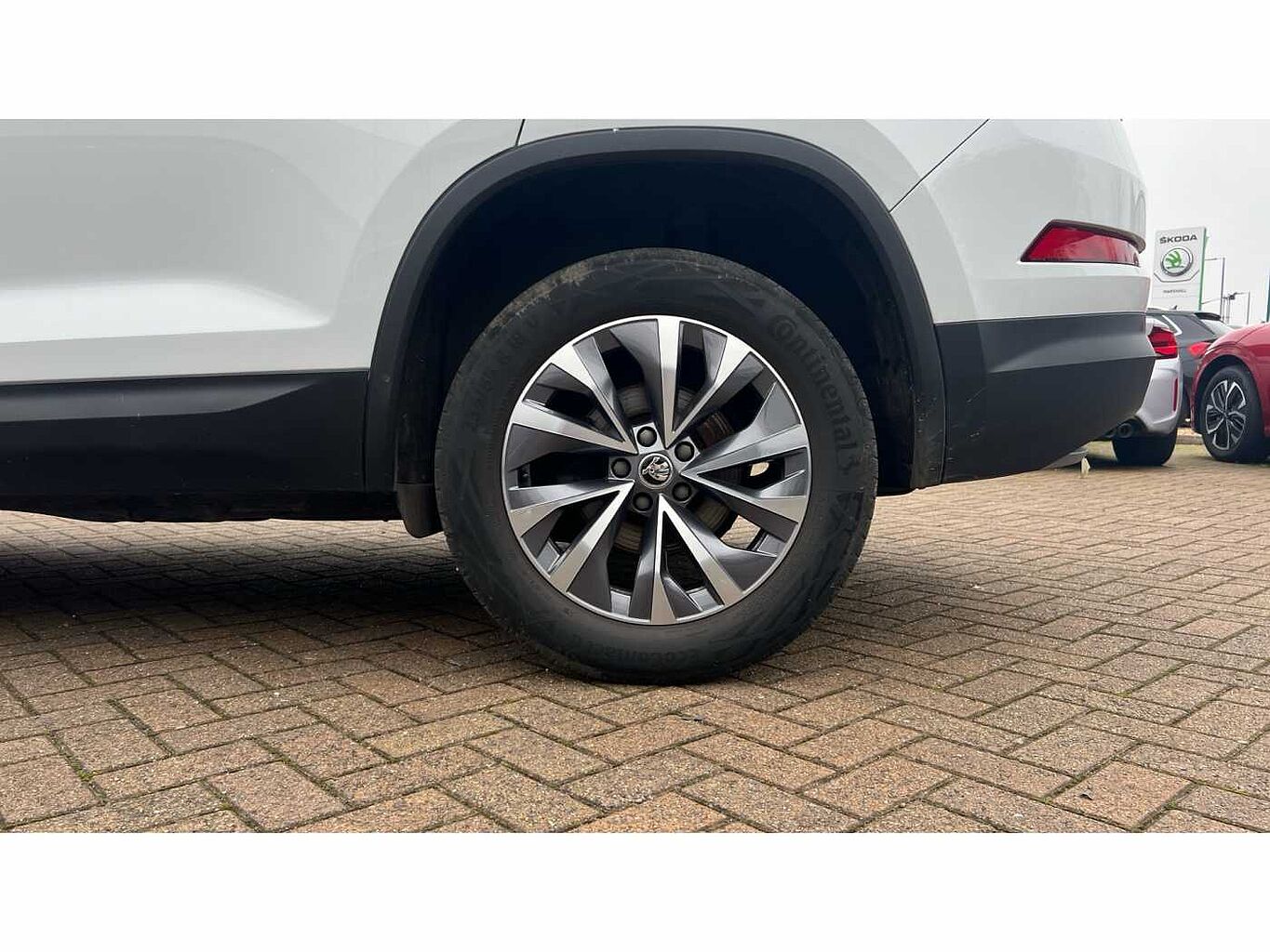 SKODA KODIAQ ŠKODA  Diesel Estate 2.0 TDI SE Drive 5dr DSG [7 Seat]