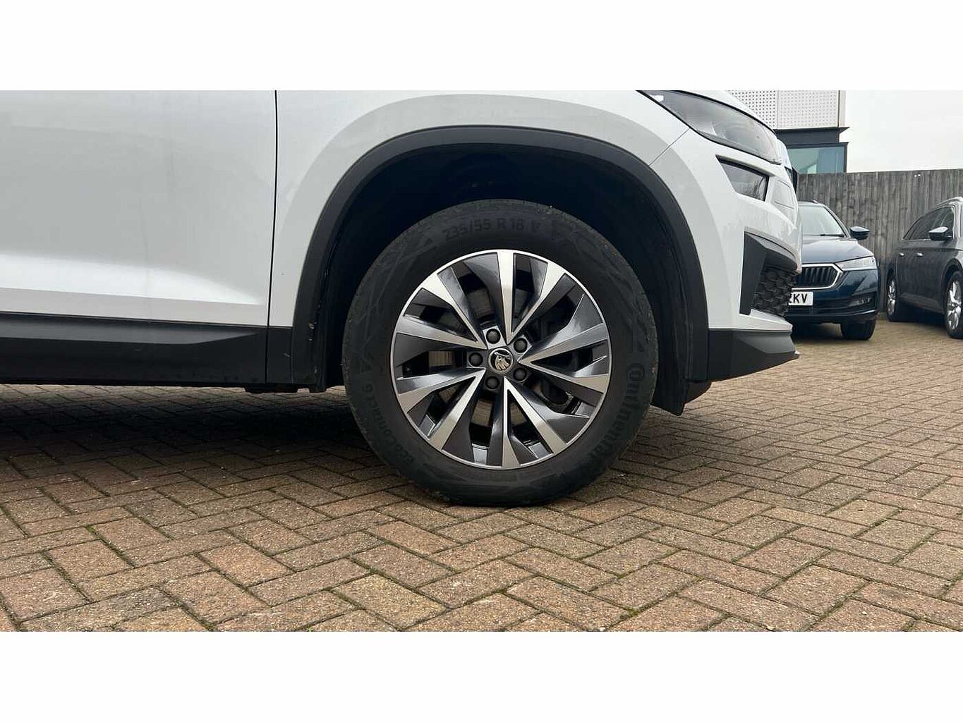 SKODA KODIAQ ŠKODA  Diesel Estate 2.0 TDI SE Drive 5dr DSG [7 Seat]